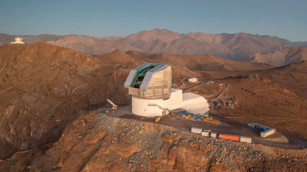 Vista aérea de dron del Observatorio Rubin en marzo de 2024.